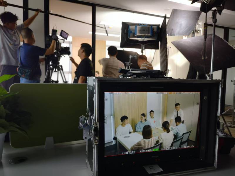 杨浦区TVC拍摄公司：科技产品视觉化大师，诠释未来感与功能美学